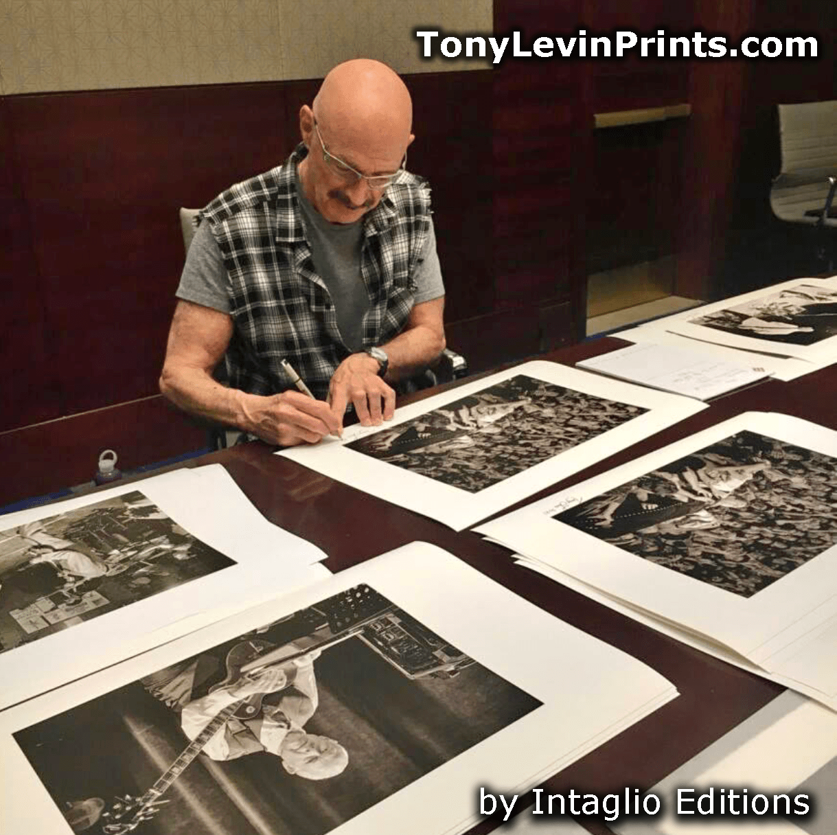 Tony Levin　キング・クリムゾン　写真集　サイン入り King Crimson Photogravure Collection by Tony Levin